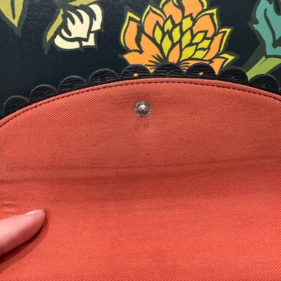 See by Chloé Black Scalloped Leather Continental Wallet - Picture 6 of 8